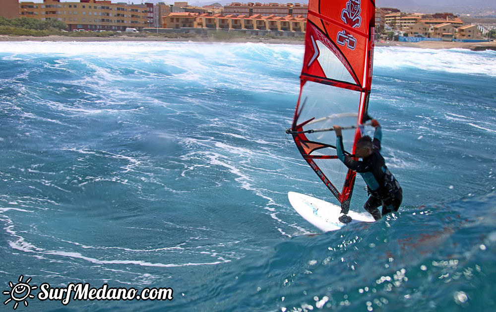 Windsurfing and kitesurfing at El Cabezo 21-05-2015