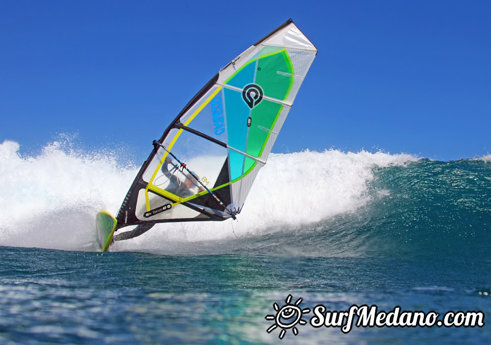 Windsurfing and kitesurfing at El Cabezo 21-05-2015