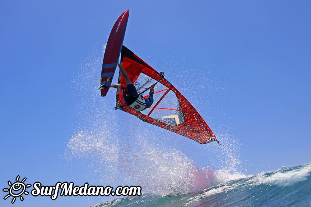 Windsurfing and kitesurfing at El Cabezo 21-05-2015