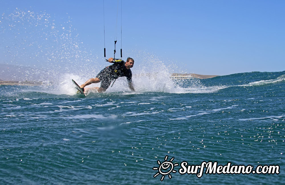 Windsurfing and kitesurfing at El Cabezo 21-05-2015