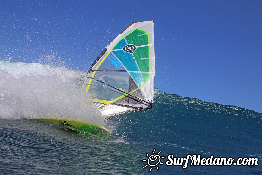 Windsurfing and kitesurfing at El Cabezo 21-05-2015