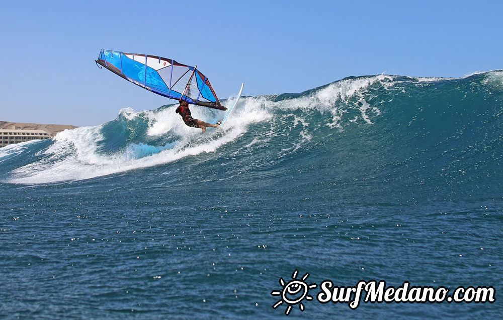 Windsurfing and kitesurfing at El Cabezo 21-05-2015