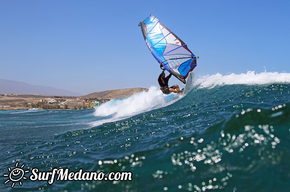 Windsurfing and kitesurfing at El Cabezo 21-05-2015