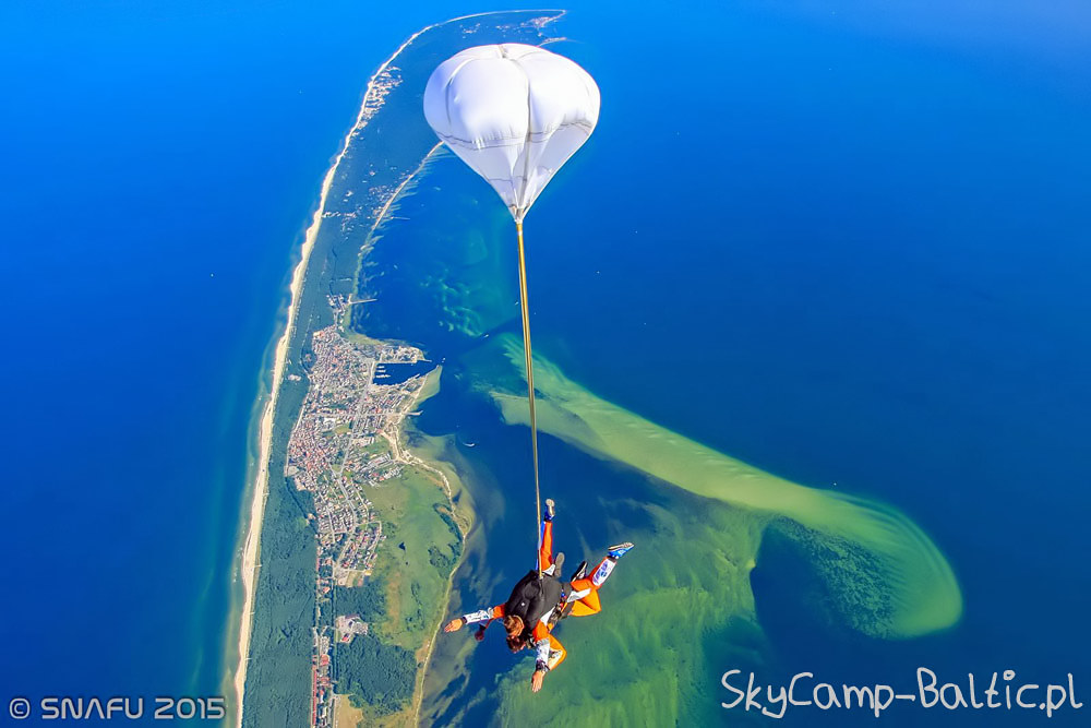 Jak w niebie, czyli skoki spadochronowe w Jastarni na Półwyspie Helskim wg SkyCamp.pl