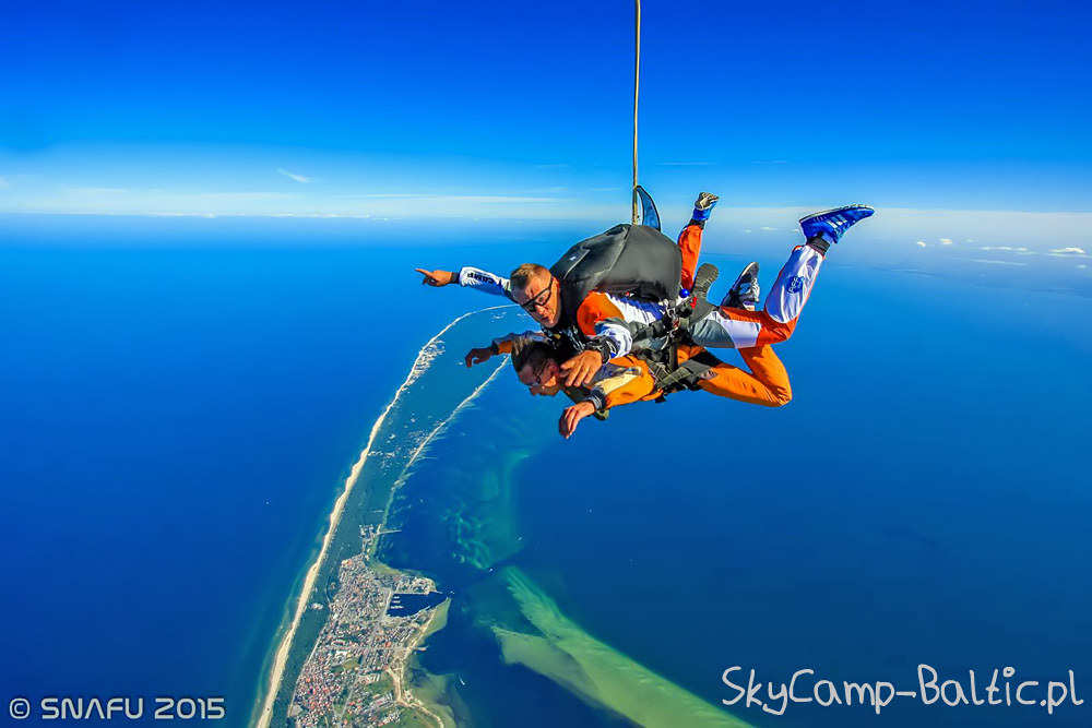 Jak w niebie, czyli skoki spadochronowe w Jastarni na Półwyspie Helskim wg SkyCamp.pl