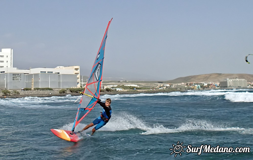 Hawaii at Harbour Wall in El Medano 12-11-2015