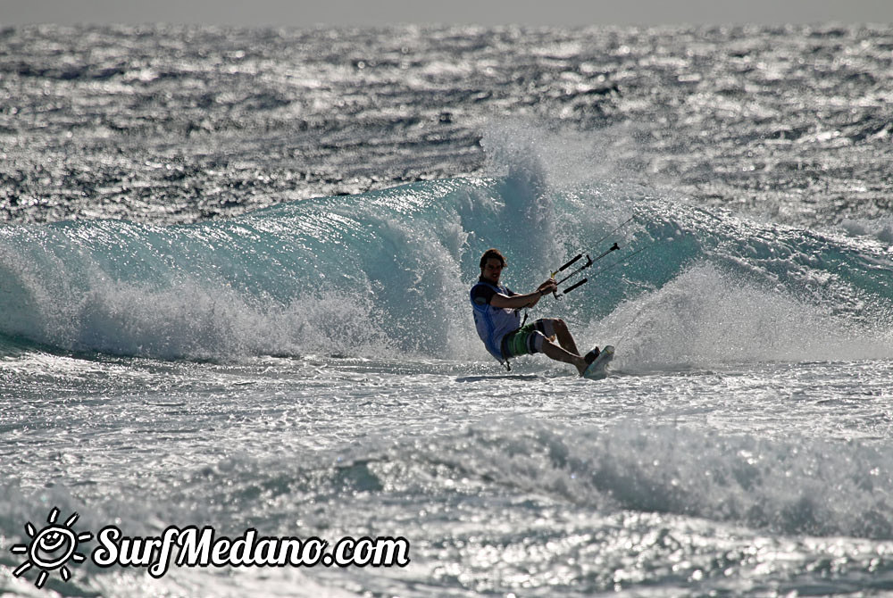 Windsurfing and kitesurfing at El Cabezo 25-11-2015  