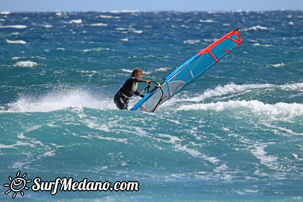 Windsurfing and kitesurfing at El Cabezo 25-11-2015  