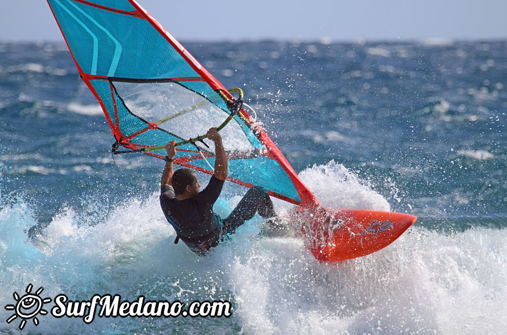 Windsurfing and kitesurfing at El Cabezo 25-11-2015  