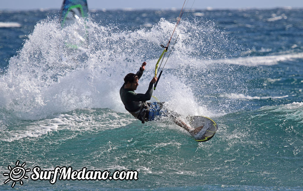 Windsurfing and kitesurfing at El Cabezo 25-11-2015  