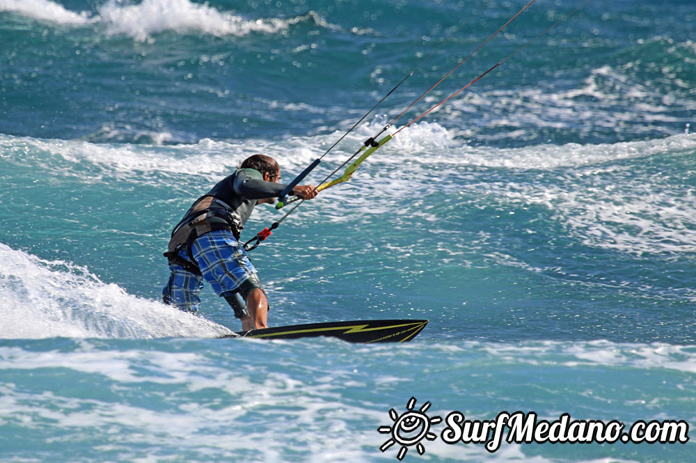 Windsurfing and kitesurfing at El Cabezo 25-11-2015  