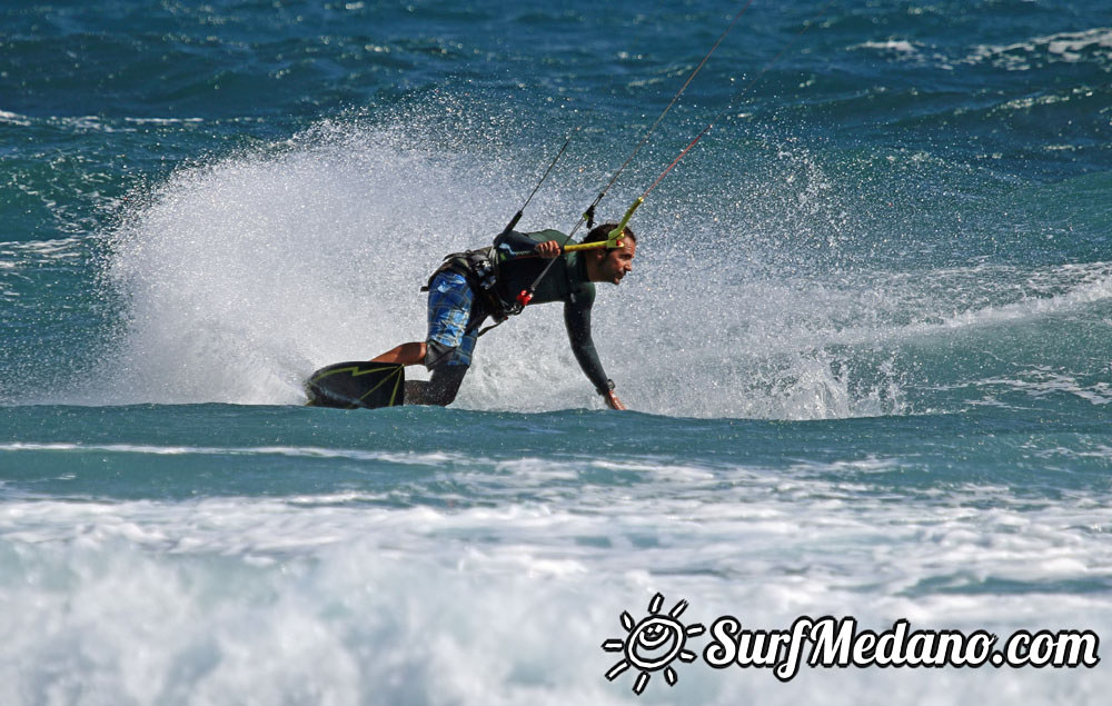 Windsurfing and kitesurfing at El Cabezo 25-11-2015  