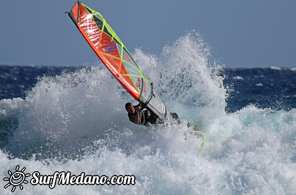 Windsurfing and kitesurfing at El Cabezo 25-11-2015  