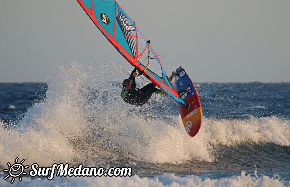 Windsurfing at Harbour Wall aka Muelle in El Medano 26-11-2015  