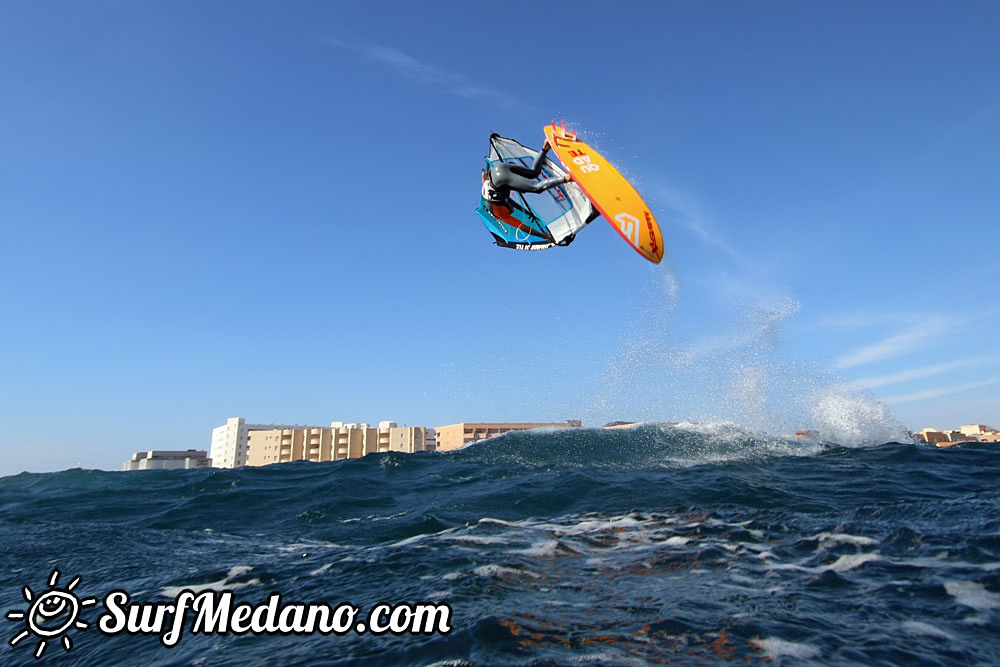  Front looping at El Cabezo in El Medano Tenerife 10-01-2017 Tenerife