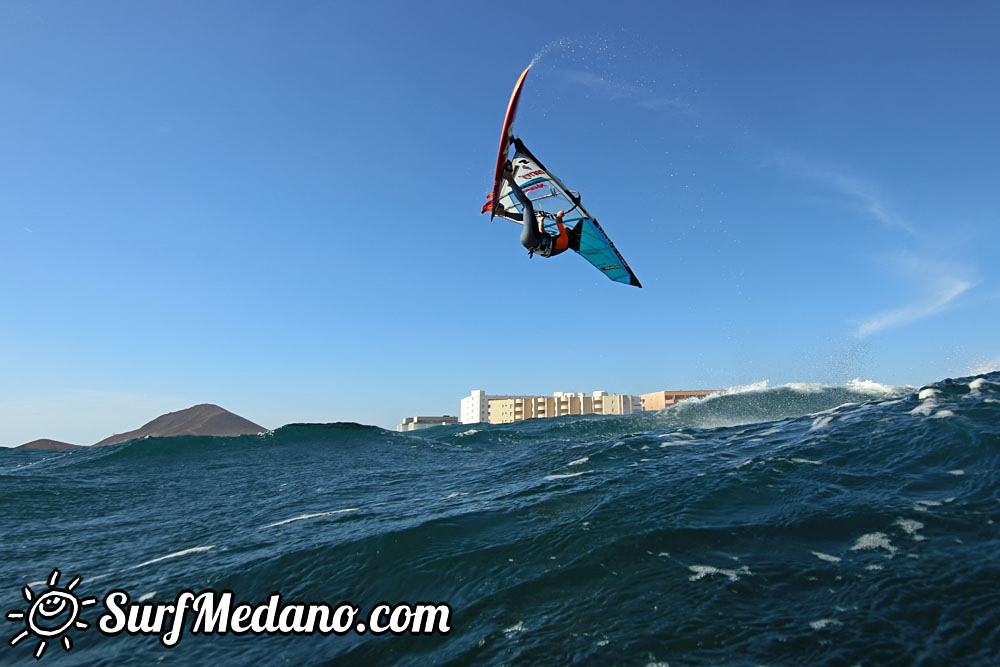  Front looping at El Cabezo in El Medano Tenerife 10-01-2017 Tenerife