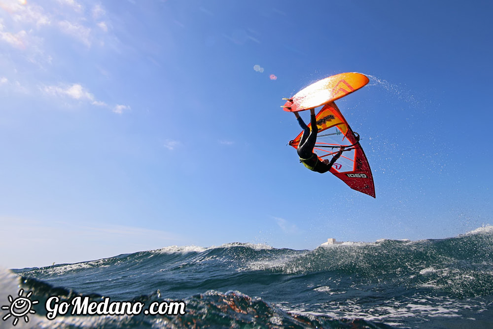  Front looping at El Cabezo in El Medano Tenerife 10-01-2017 Tenerife